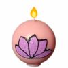 Bougie spirituelle Fleur de lotus Fleur de Lotus : Dans le bouddhisme, le lotus symbolise le chemin vers l’éveil. Comme la fleur pousse dans la boue mais s’élève au-dessus de l’eau pour fleurir immaculée, elle représente l’âme humaine qui dépasse la souffrance pour atteindre la lumière.